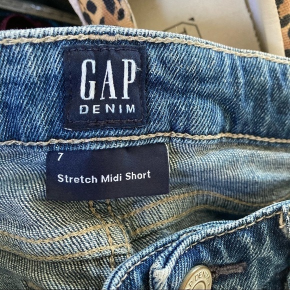 Gap Denim Girl's Size 7 Stretch Midi Shorts Denim Distressed Light blue raw hem - Picture 5 of 6